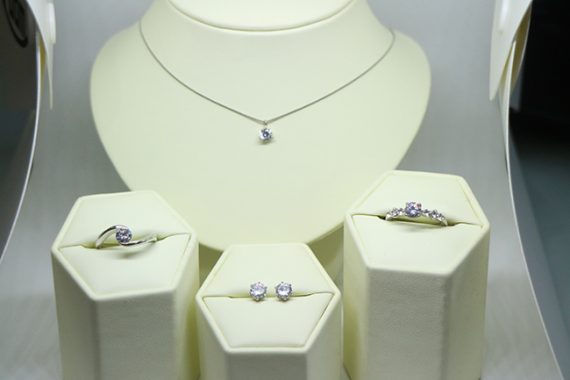 【ハノイ】お土産店「スターロータス」／ダイヤモンドの販売を開始