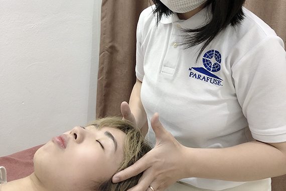 【ハノイ】日系美容室「クーカイ」内で／小顔矯正マッサージを開始