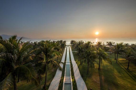 【カインホア】海岸沿いの家族向けリゾートで／自然と触れ合う農場体験／「フュージョンリゾートカムラン / Fusion Resort Cam Ranh」