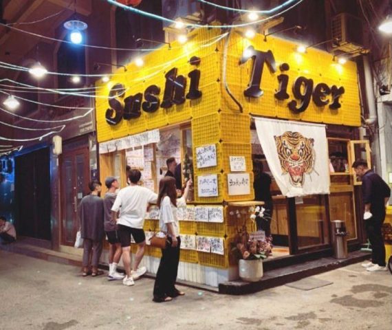 【ホーチミン市】路地入り口の立ち食い寿司 「スシタイガー」