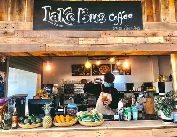 【2022年5月NOW OPEN】／手頃な価格のカフェで読者は10％割引 <br>「 レイクバスコーヒーダナン / LakeBus Coffee Da Nang」