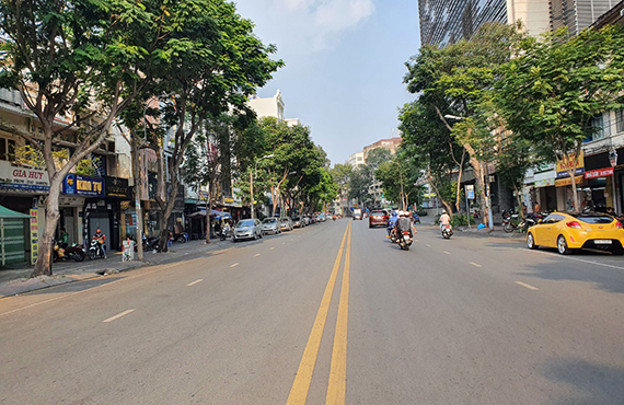 【ホーチミン市・気になる街角あの通りてくてく近辺調査隊】<br>1区の中心部を抜ける<br> グエンクーチン（Nguyen Cu Trinh）通り