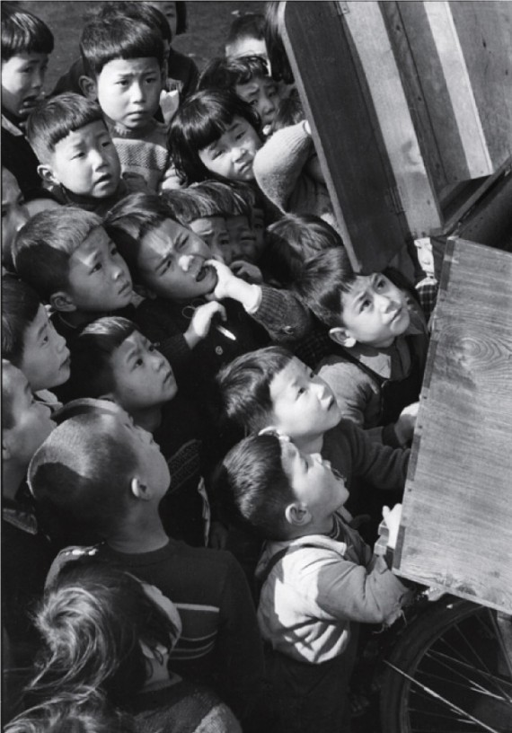 激動の時代を写真で振り返る。／「戦後日本の変容」展が開催
