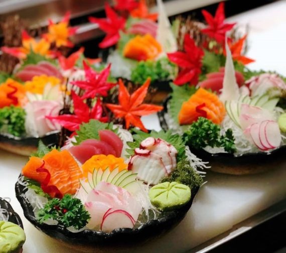 【ハノイ】寿司屋「ガネヤ」はプロモ満載 カウンター予約で寿司が半額！