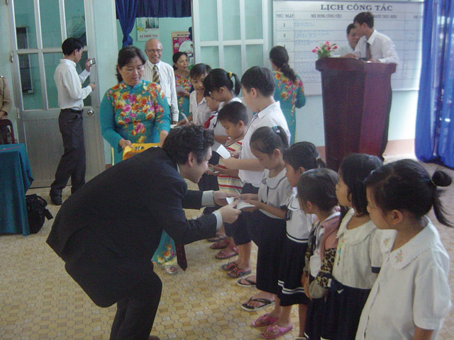 「北陸ベトナム友好協会」が／頑張る子どもたちを応援！