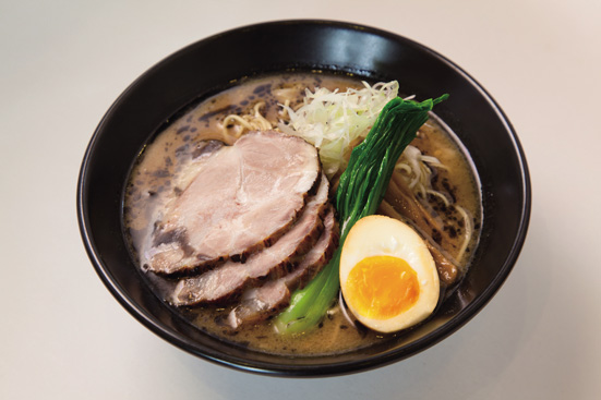 「らあ麺ドラゴン」の「黒豚骨ラーメン」／がさらにおいしく進化