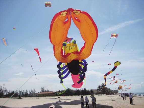 「ヴィクトリアホイアン」で凧揚げコンテスト開催