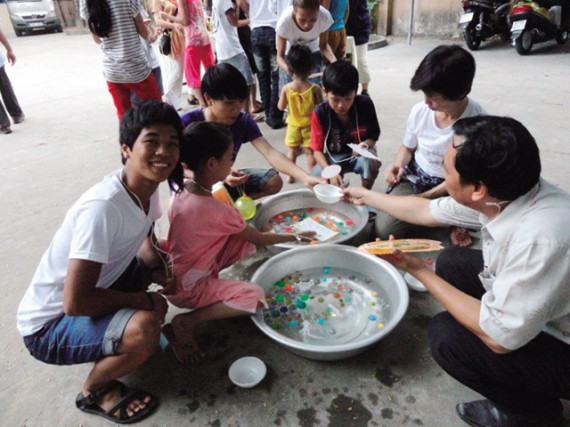 ベトナム・フエの「子どもの家」／写真・絵画展が開催