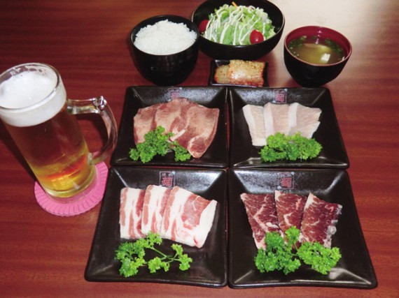 「菊」に、生ビール付きの期間限定焼肉4種盛りセットが登場