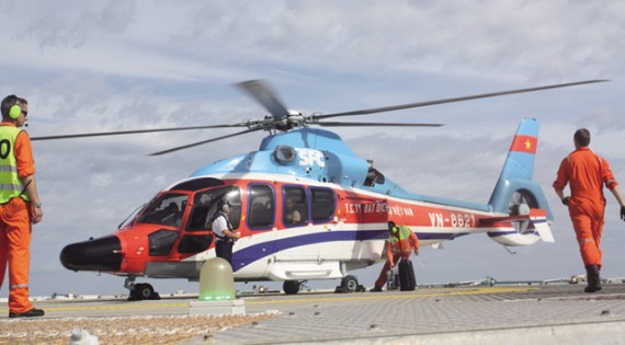 「バーヤ」専用ヘリコプターで ハロン湾まで45分