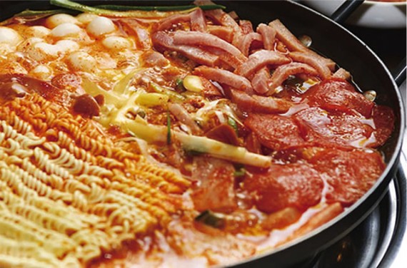 「磊々」に自家製の韓国みそを／使った「プデチゲ鍋」が登場！