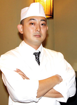 新たな日本人料理長・今英之氏が着任／＠「吉野」