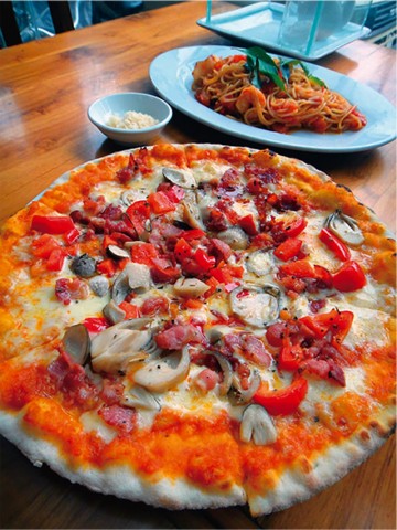 雨のフエではさっくりピザで／のんびり過ごそう　フンヴーンイン［イタリア料理］