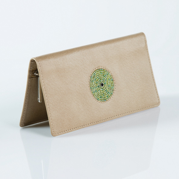 「アヌーパ」が夏にぴったり、／爽やかな色の財布を販売