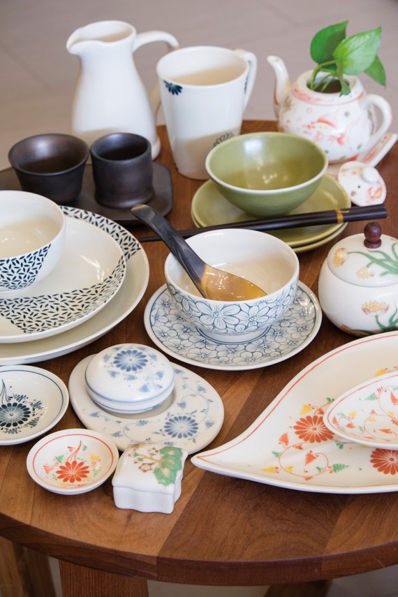 お気に入りの食器を見つけよう!伝統的なベトナム陶器が人気な老舗 オーセンティック［ベトナム雑貨］