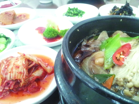 単品注文で自家製のおかず10品 ／＠韓国家庭料理「ドンヒャン」