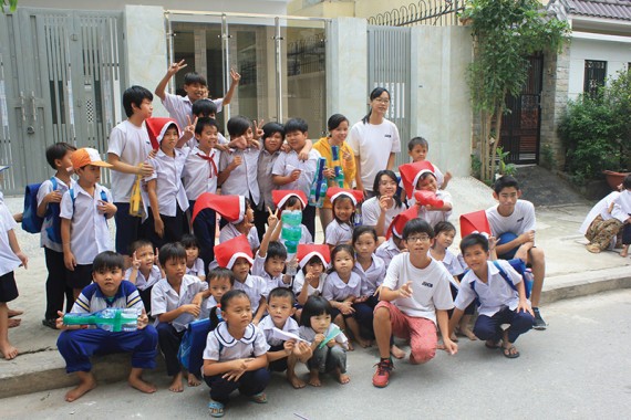 こどもの学び舎／㉛ 日本人学校の生徒が訪問／「サンタプロジェクト」