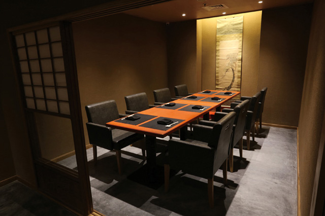 本格鉄板焼きレストラン「花蝶」／ニューワールドホテルにオープン