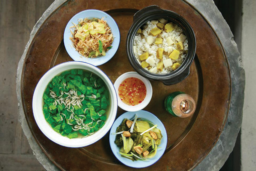【ハノイ】「コンカフェ」がベトナム料理の／提供をスタート