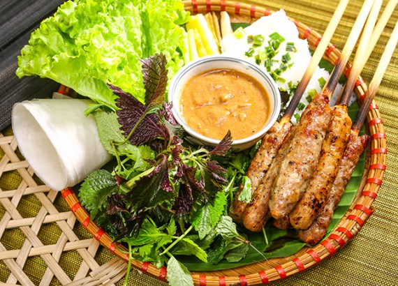【ハノイ】 ベトナム料理「ヴィクアン」／で焼きつくねをサービス！