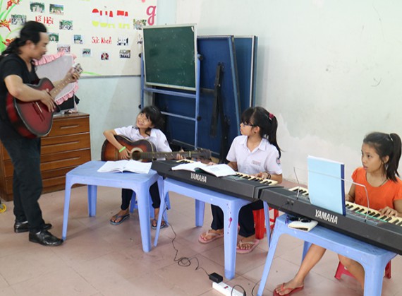 こどもの学び舎／㊽子どもたちに、新たな楽しみ! ／週に1度の音楽教室
