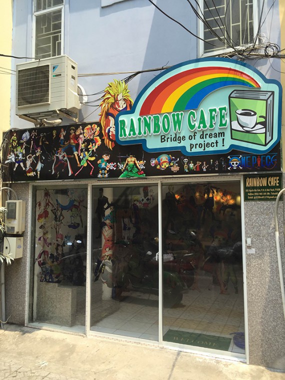 【ホーチミン市】日本のコミックがずらり！／食事も充実「レインボーカフェ」