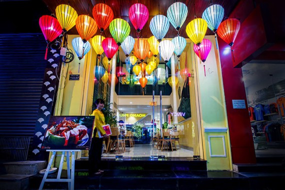 【ホーチミン市】 ベトナム料理店「デンロン」では／本誌提示で会計より20％OFF