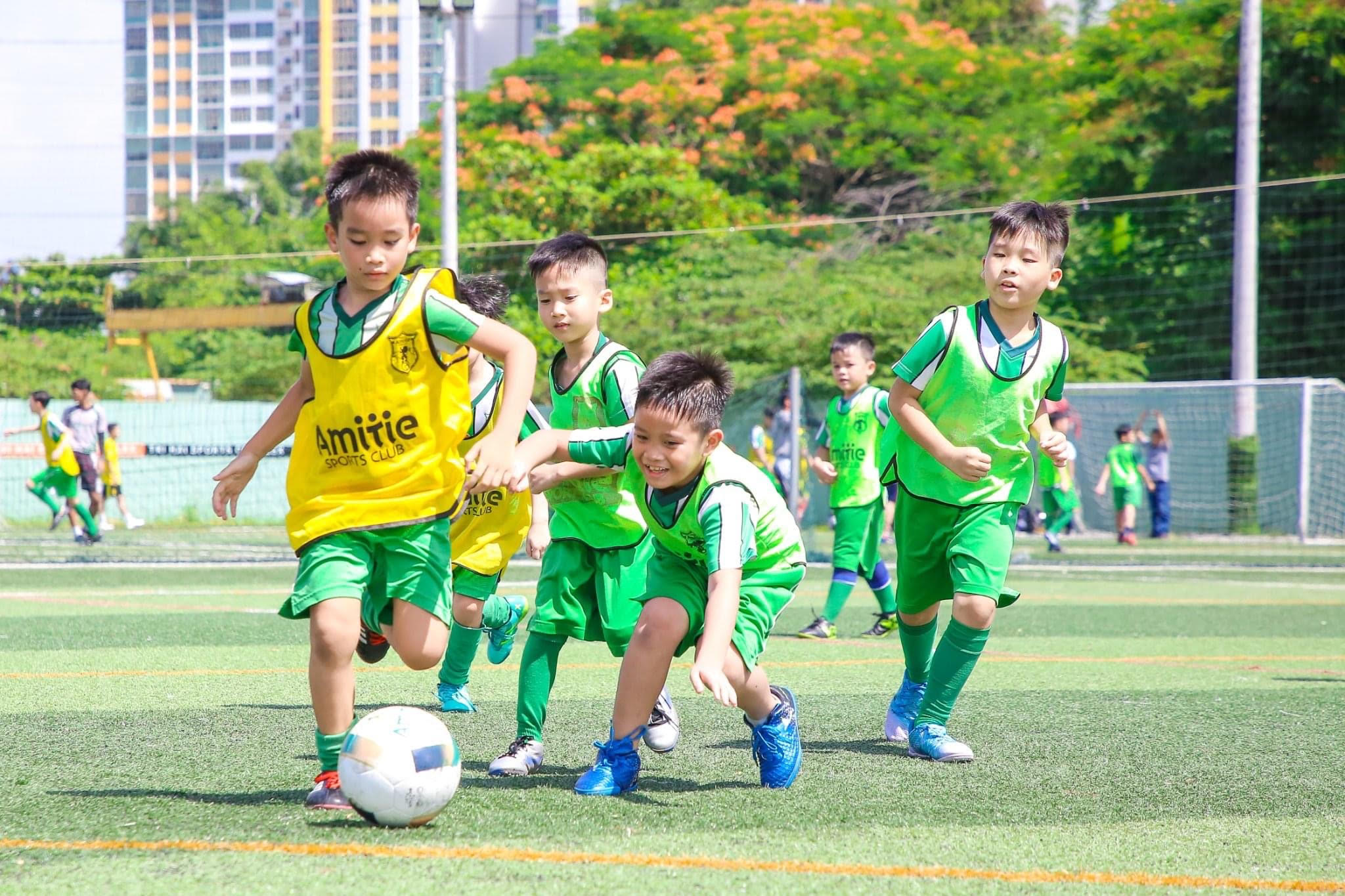 JM】アミティエ サッカースクールの冬用ジャージ上下セット - サッカー 