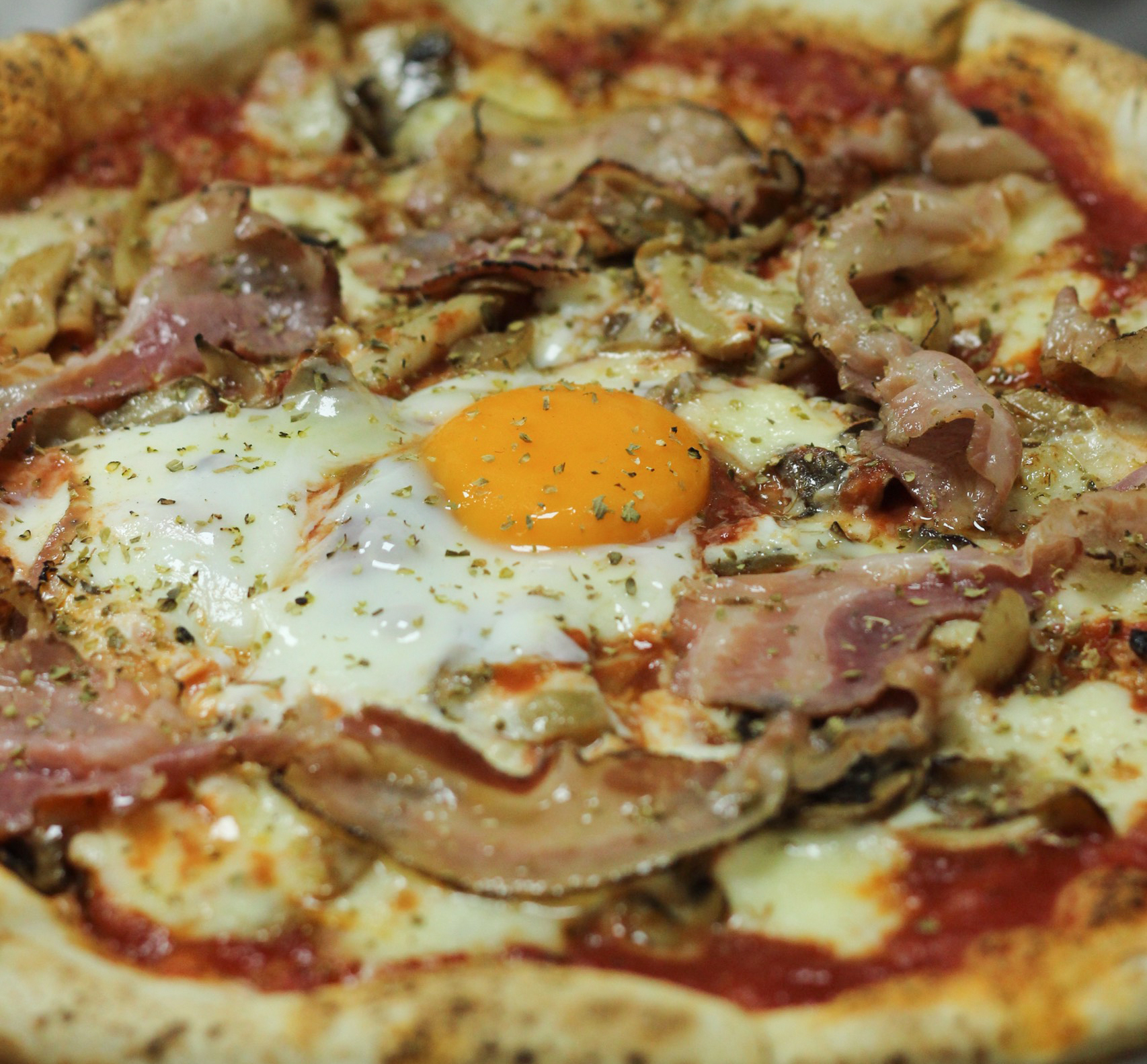 「ルナダウトゥンノ」で ピザの新メニューが登場