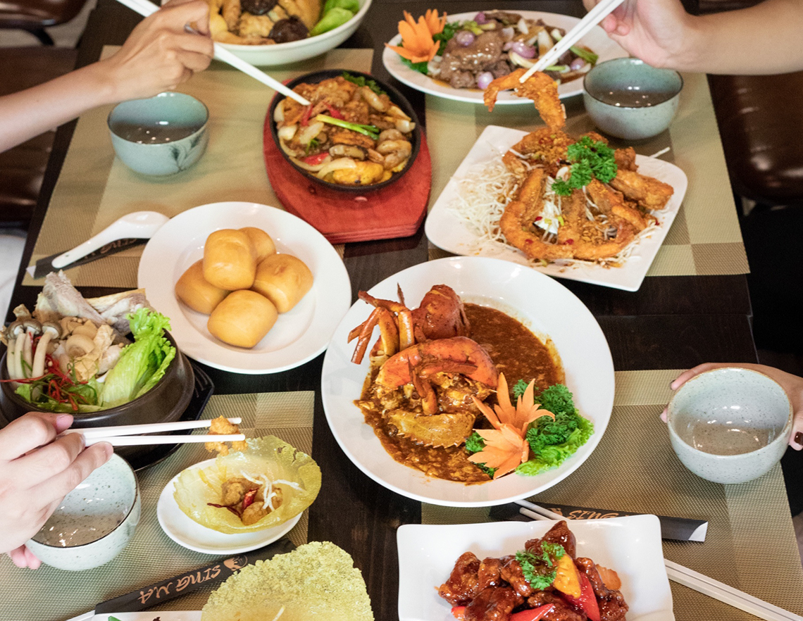 ランタンが映える店内でアジア3ヶ国の料理を「シンマーレストラン／Sing Ma Restaurant 」