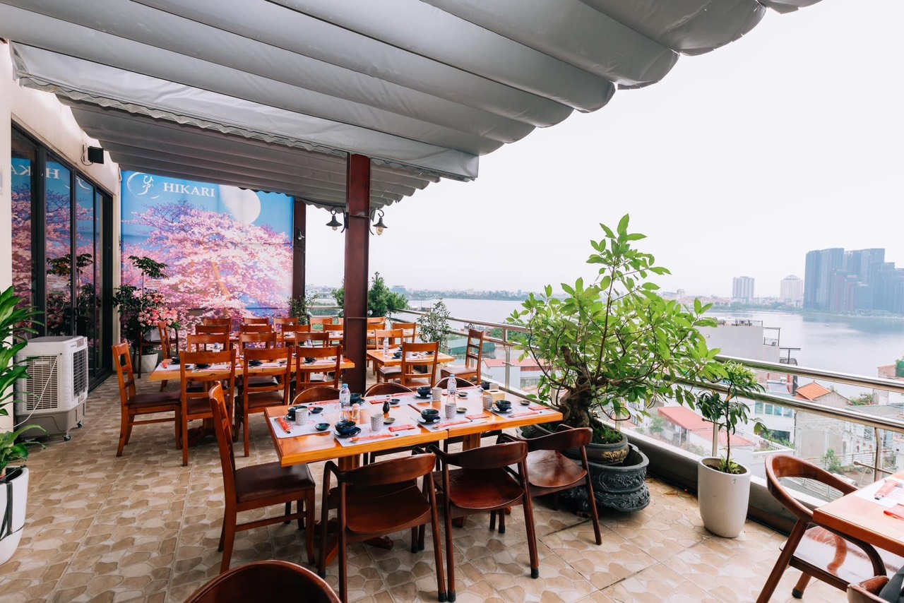 タイ湖を一望できるテラス席で日本料理を「ひかりレストラン／Hikari Restaurant」