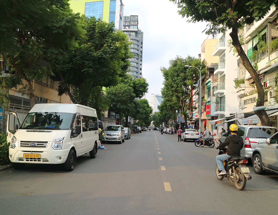 ホーチミン市美術館の 周りを歩く<br>レーティホンガム （Le Thi Hong Gam）通り
