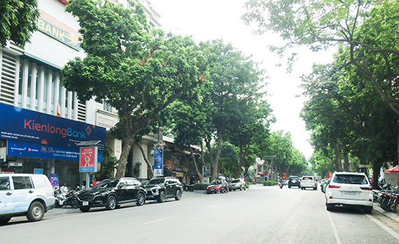 省庁や公館が多く集まる<br> チャンフンダオ（Tran Hung Dao）通り