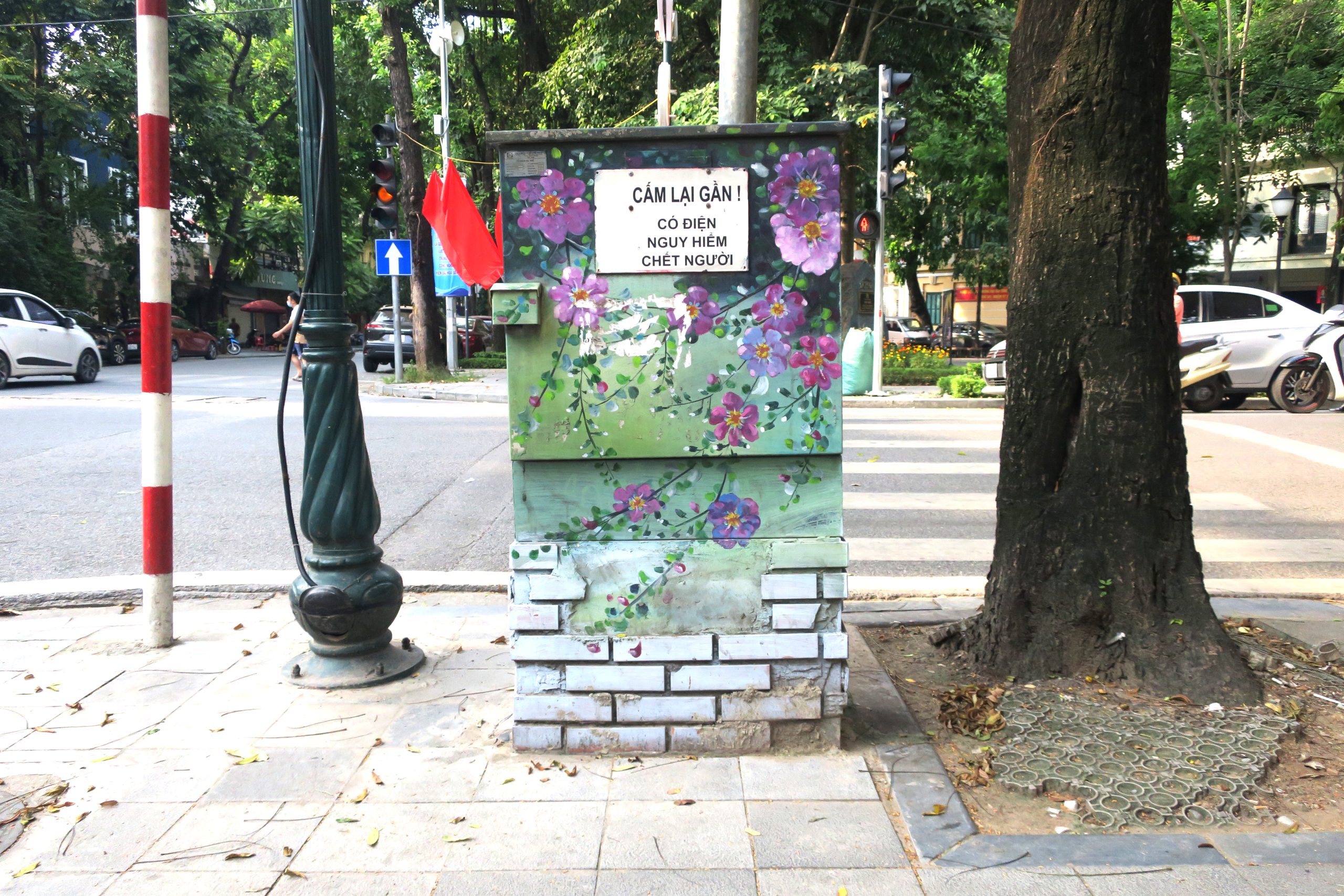 電気ボックスに花が咲く！ ハノイ公認のアート集団