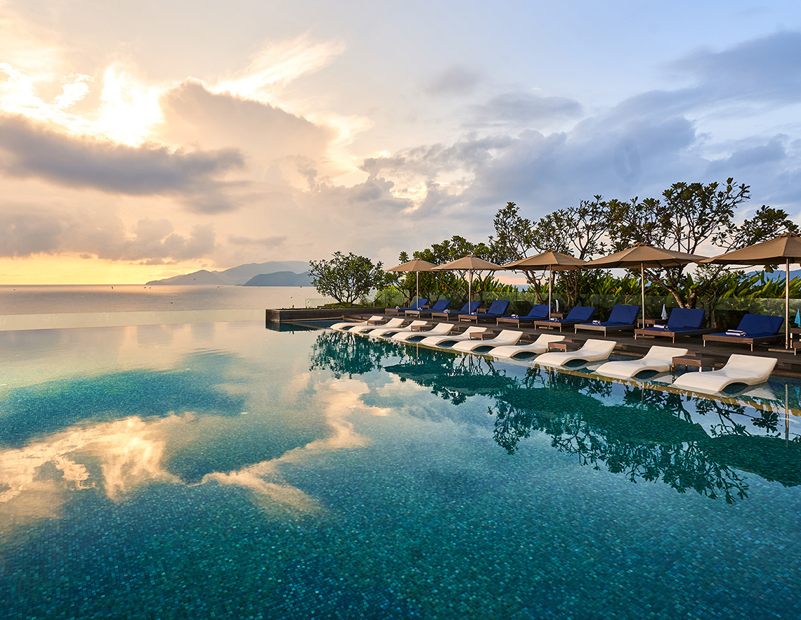 ニャチャンのビーチ沿いに建つ5つ星ホテル 2連泊以上で1泊450万VND++「シェラトンニャチャンホテル&スパ／Sheraton Nha Trang Hotel & Spa」