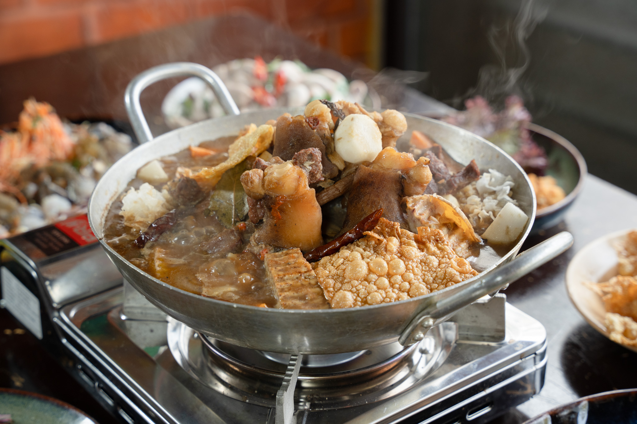 ハノイの初冬はローカル鍋料理を
