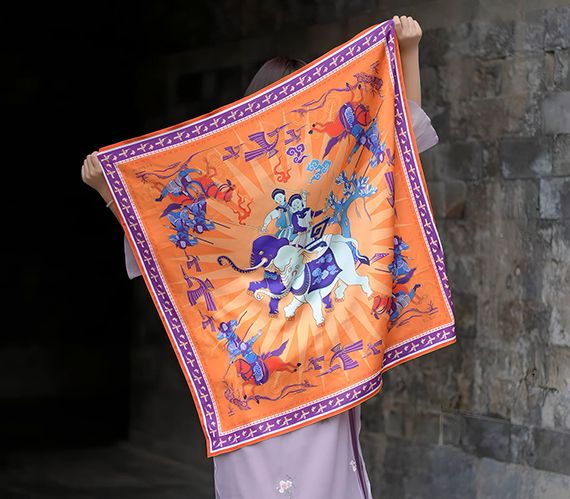 伝統工芸村に伝わる匠の技 一味ちがうシルクスカーフを
