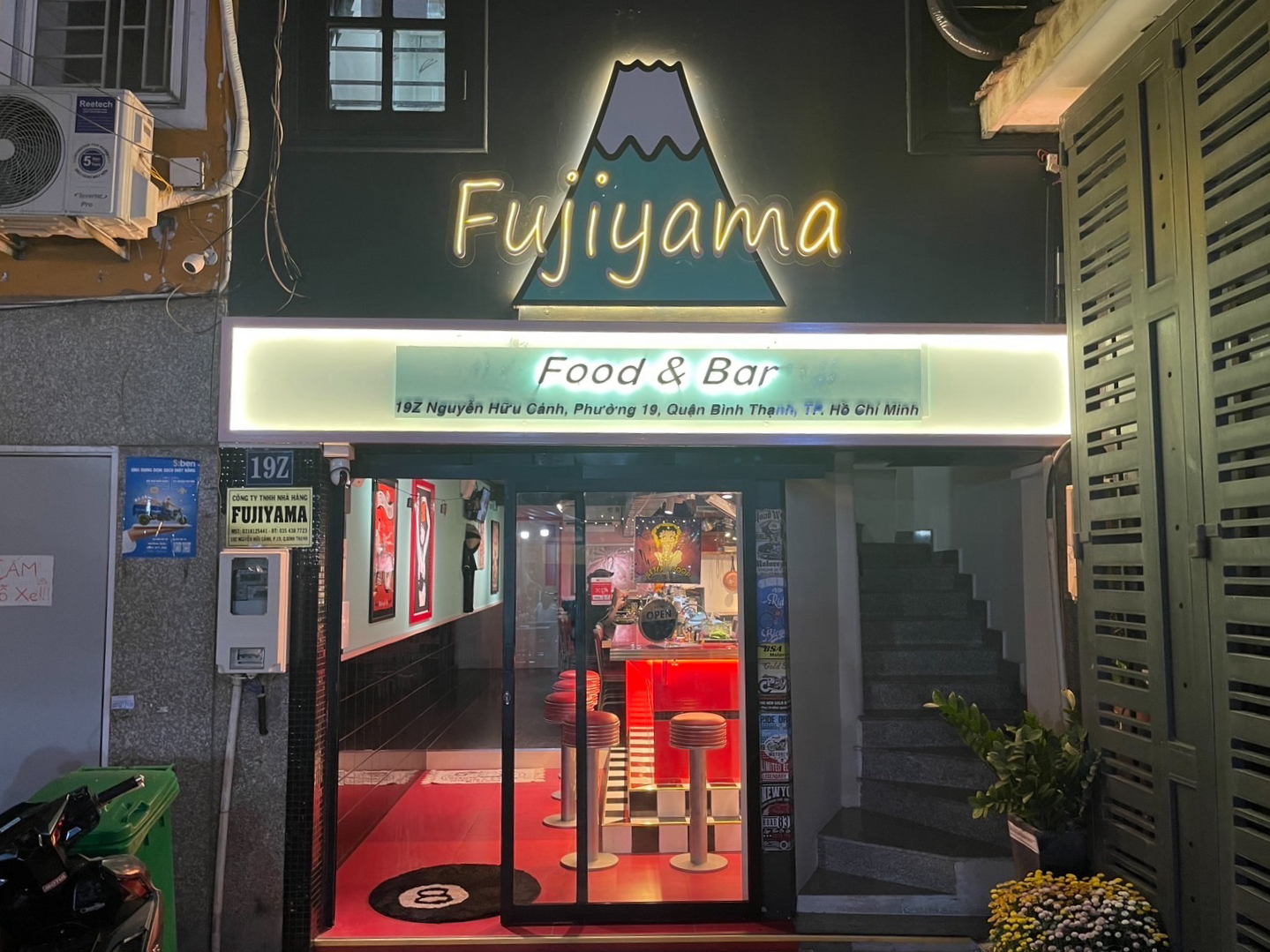 ロックな店「フジヤマ」が 日本語可の調理スタッフ募集