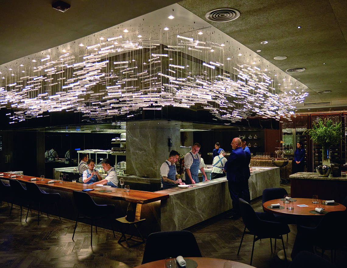 ミシュランシェフが切り開く掟破りの新たな地平「アクナレストラン／AKUNA Restaurant」