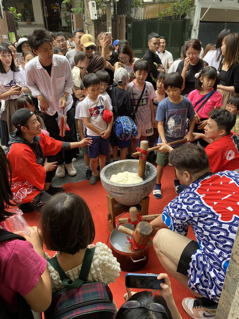 レイワホテルで「餅つき大会」開催！ 屋台、餅つきなどイベント満載