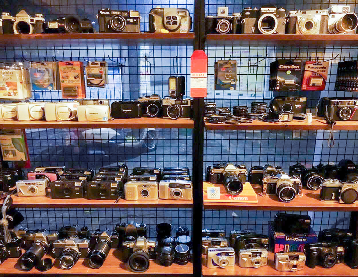 趣のあるフィルムカメラで、夏の思い出を残す