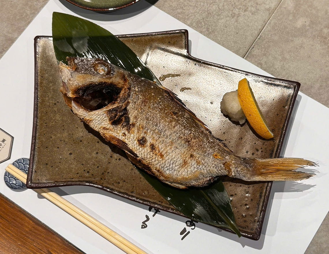 どこか懐かしい東北の美味しさを 日本酒とともに炉端で味わう「東北炉端ろっけん／Tohoku Robata Rokken」