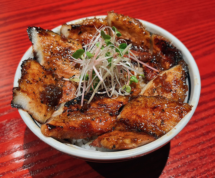 「えびす番外」に新登場 甘く香ばしい炭焼き豚肉の丼
