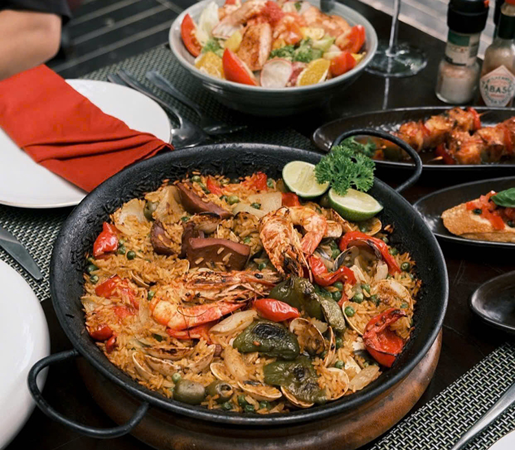 スペイン料理「ラ・サルサ」 9月中はドリンク持ち込み無料
