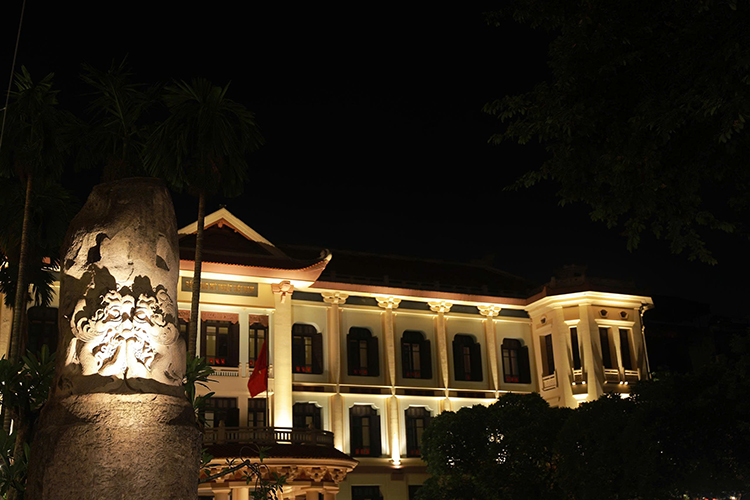 「ベトナム美術博物館」で 月1回のナイトツアーを開催