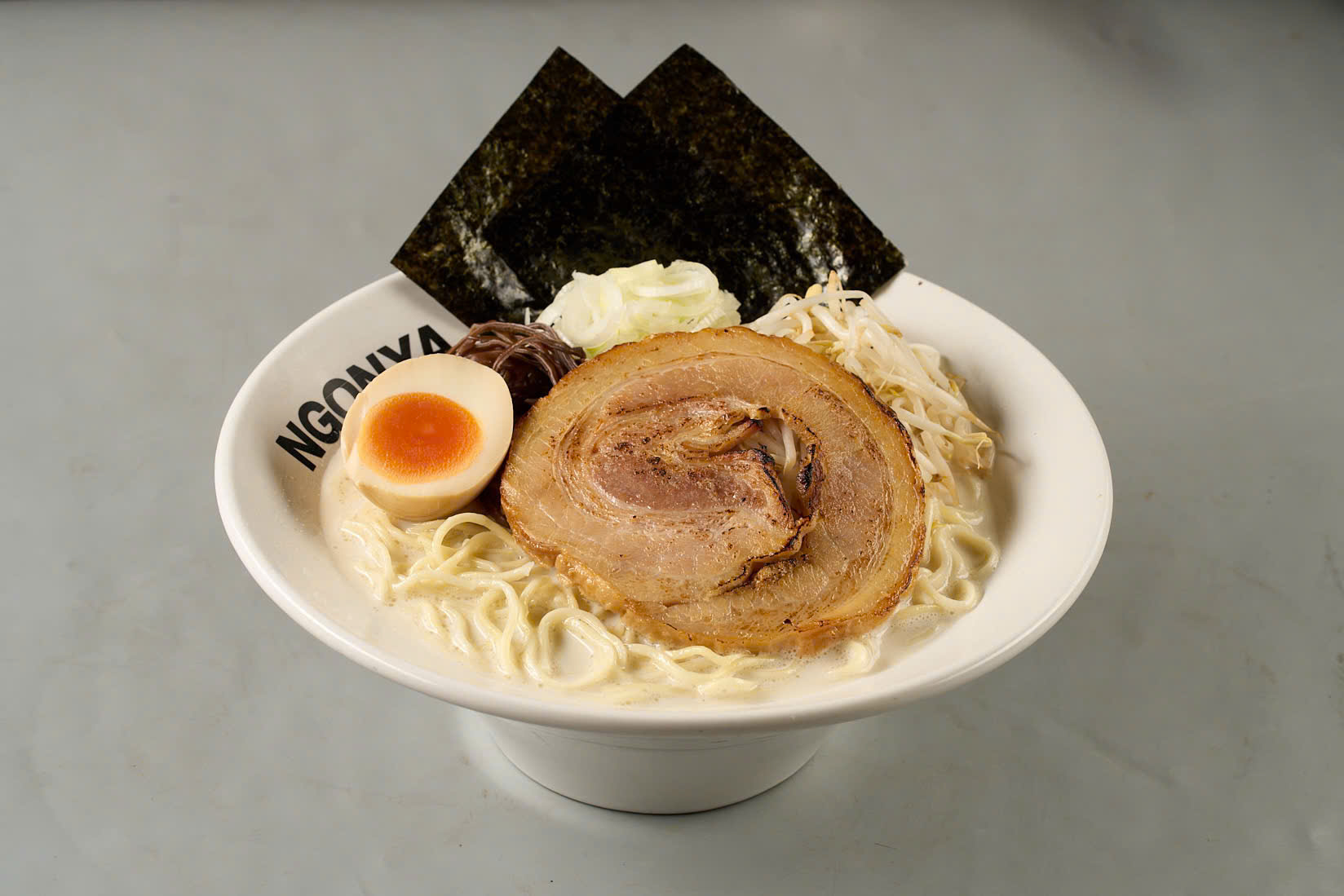 リーズナブルな価格のラーメンが充実「権や／NgonYa Ramen」