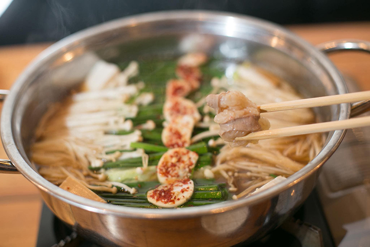 もつ鍋居酒屋「鈴の屋」 土・日曜が昼夜通し営業に