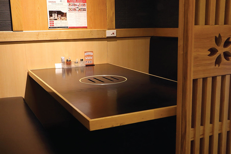 誕生日は「焼肉櫻」で！ チーズスフレとアイスを贈呈