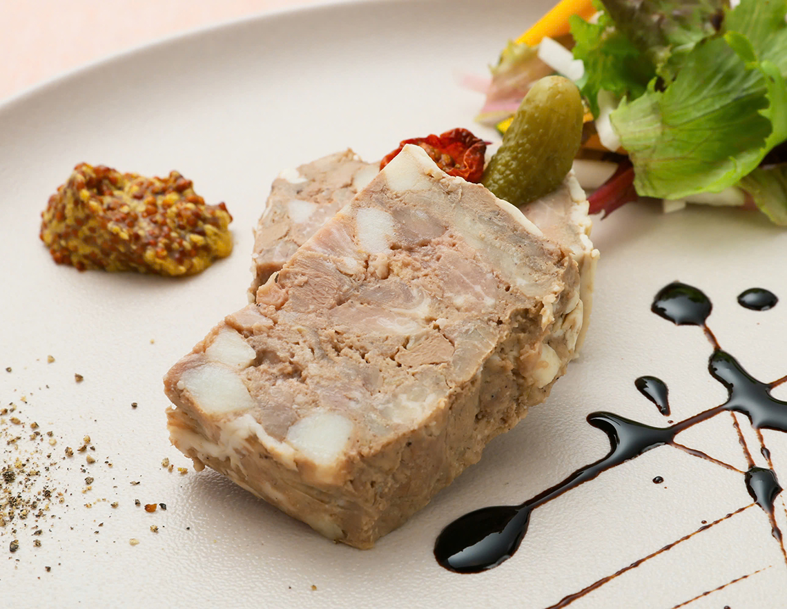 手切り肉の旨みが自慢のビストロ「ビストロトントン／Bistro Tonton」