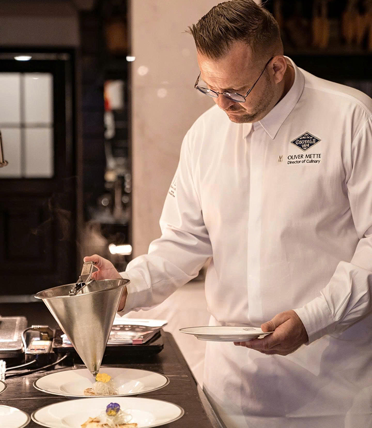 サパの「オテル・ドゥ・ラ・クポール」で年末の特別ディナーを